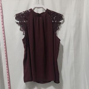 Express Women’s Short Sleeve Tee - Burgundy